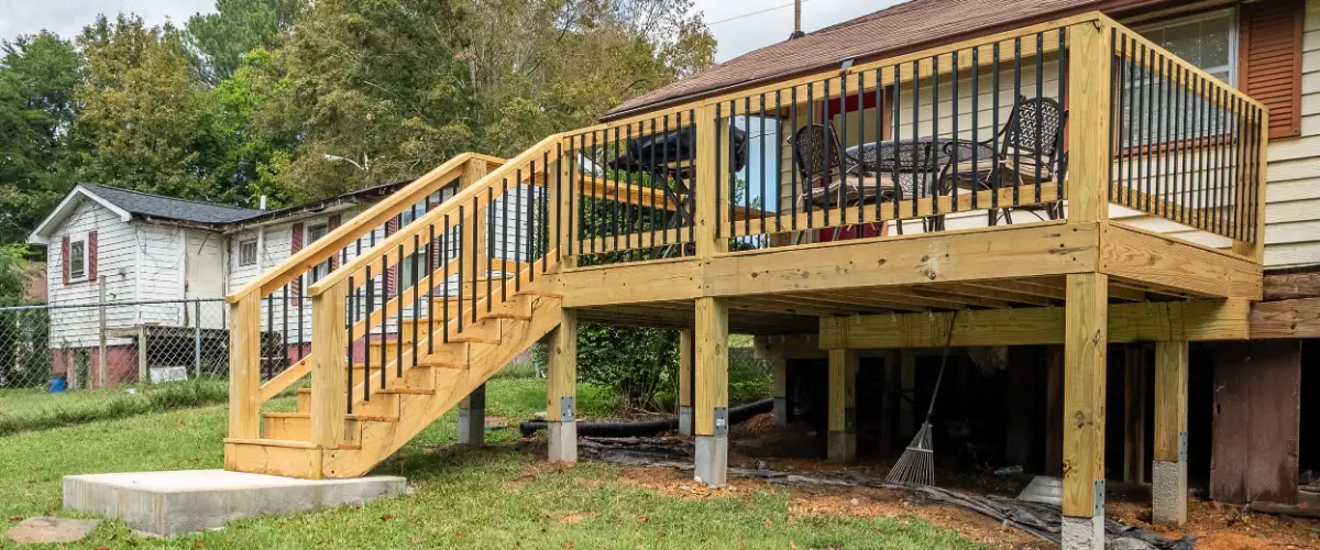 a newly constructed wooden deck built by riverview decks, a deck builder based in knoxville tn