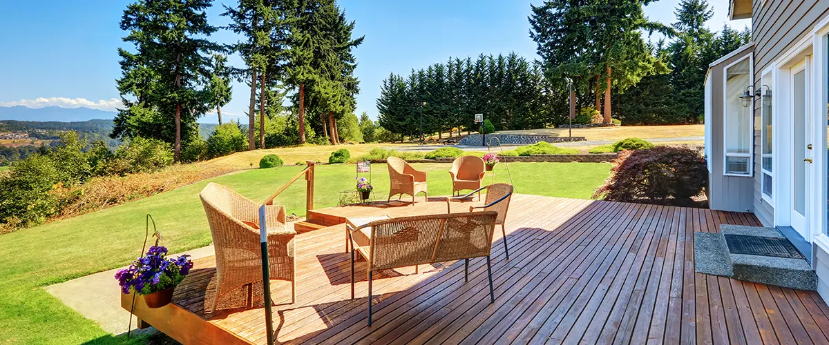 large deck with a view over mountains