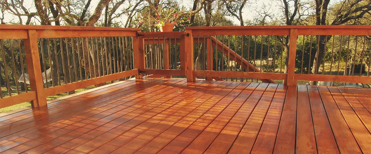 A redwood deck with railing