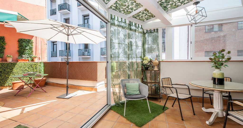Patio Enclosure In Knoxville, terrace with white metal enclosure and outdoor umbrella