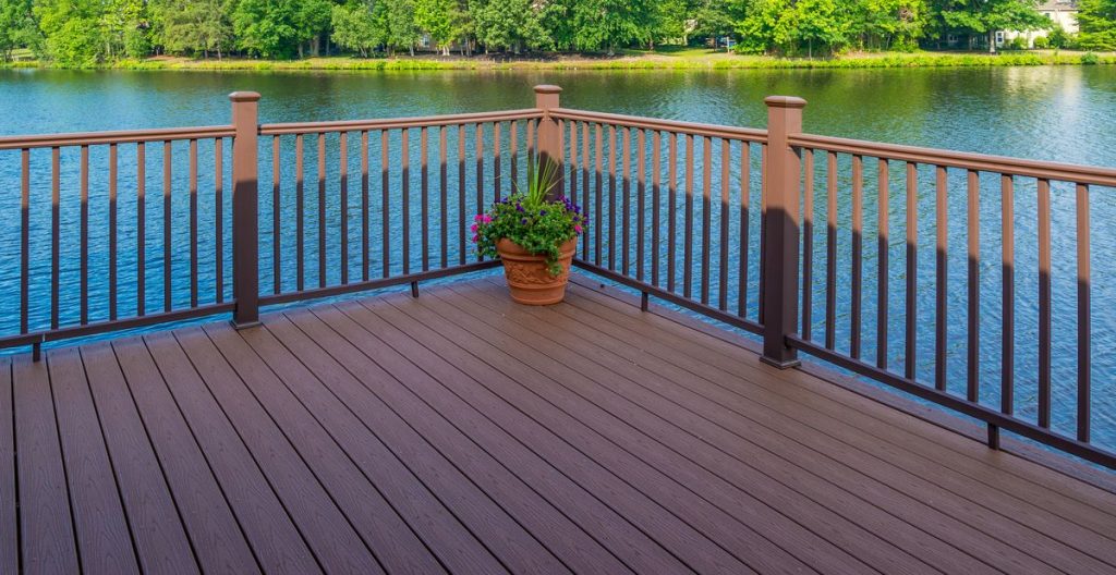 Deck Design Ideas for Lake Homes in Kingston & Watts Bar Lake