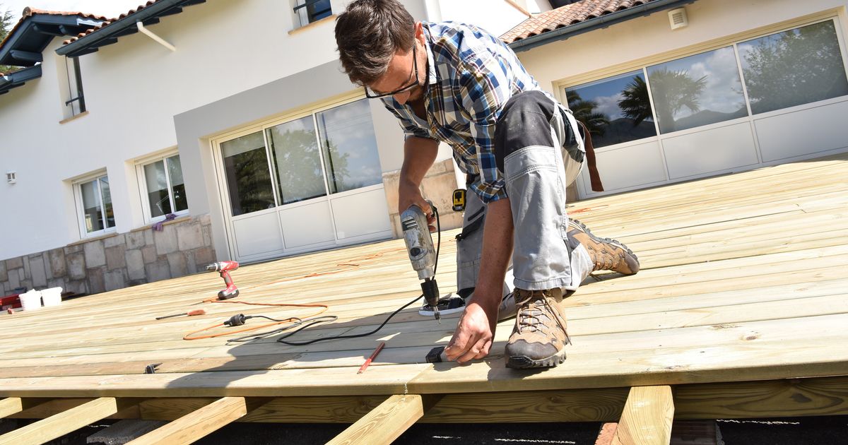 Low-Maintenance Deck Options for Busy Homeowners in East Tennessee